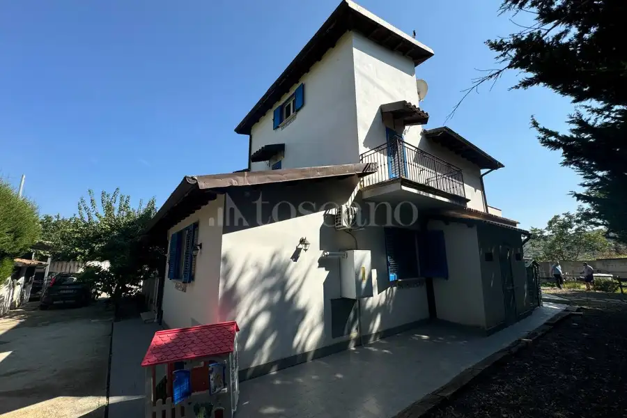 Villa in vendita di 400 mq a €420.000 (rif. 81/2024)