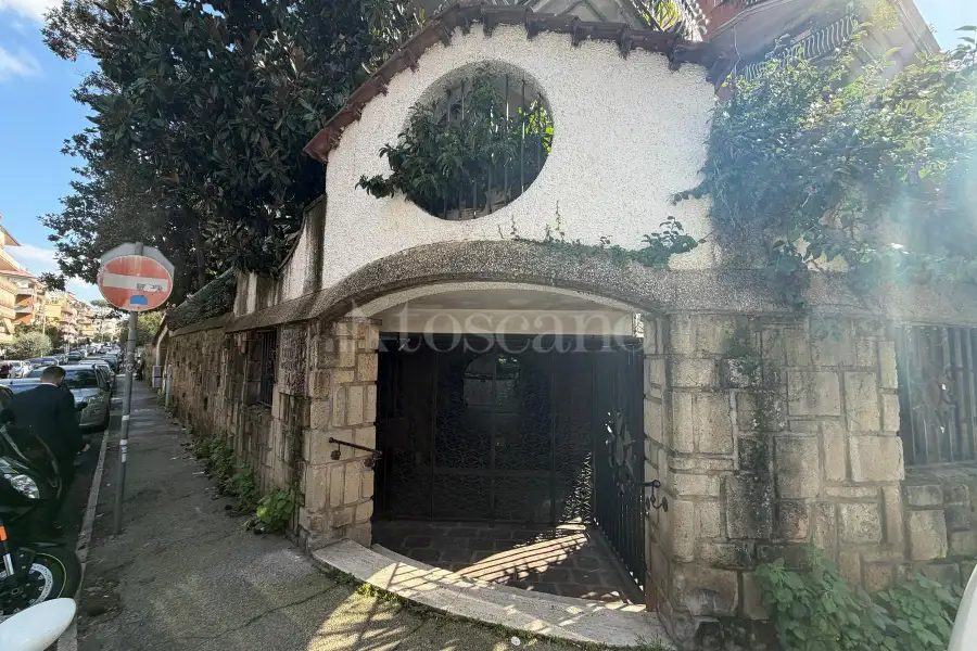Attico in vendita di 250 mq a €990.000 (rif. 6/2026)