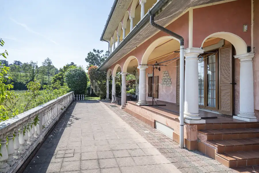 Villa in vendita di 645 mq a €960.000 (rif. 21/2026)