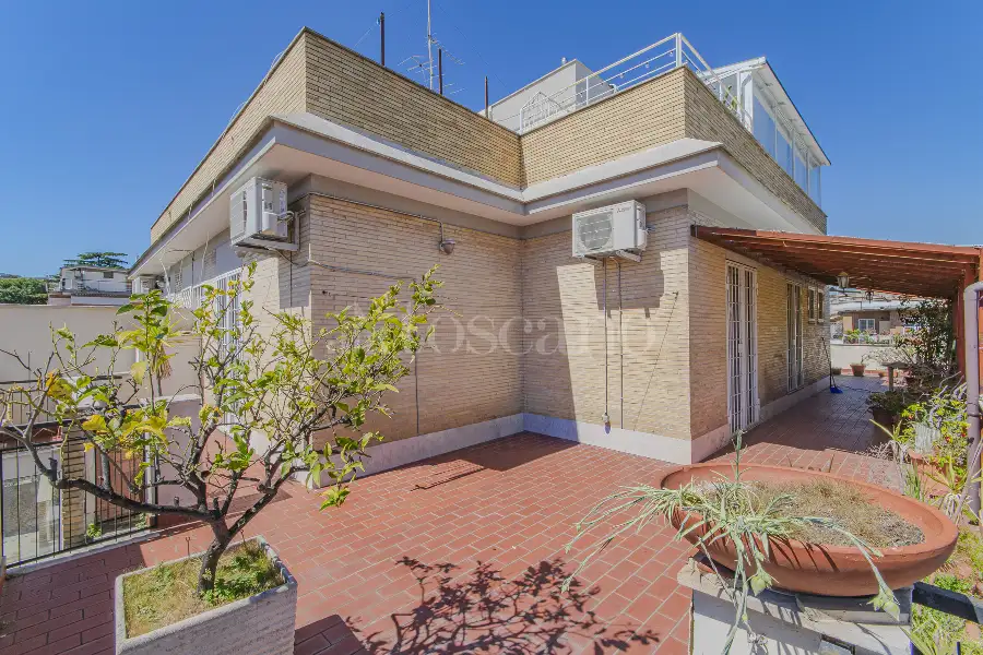 Attico in vendita di 95 mq a €595.000 (rif. 7/2026)