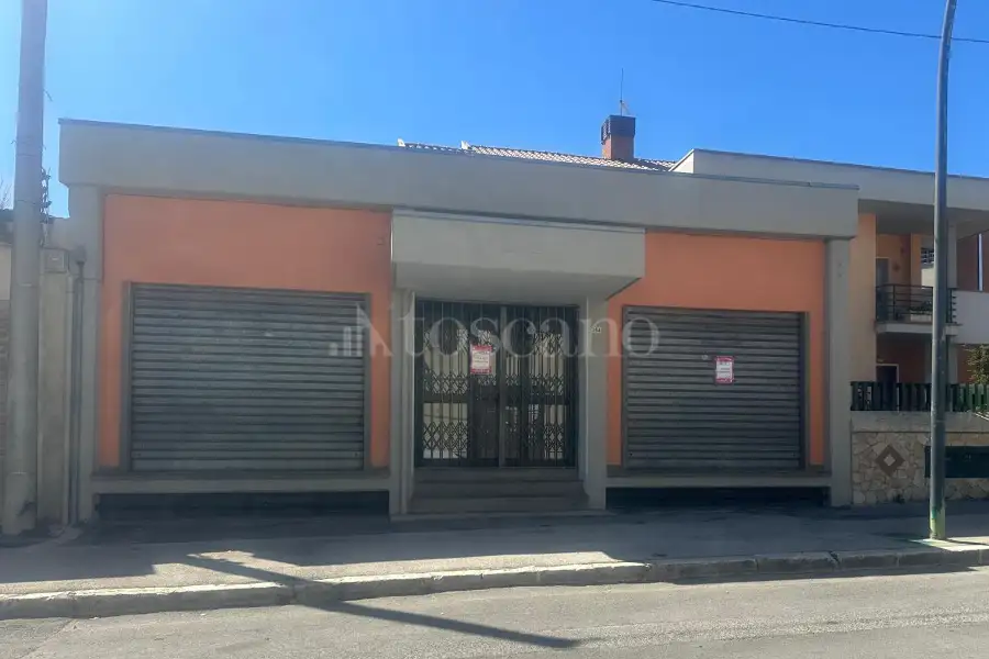 Negozio in affitto di 120 mq a €700 (rif. 109/2025)