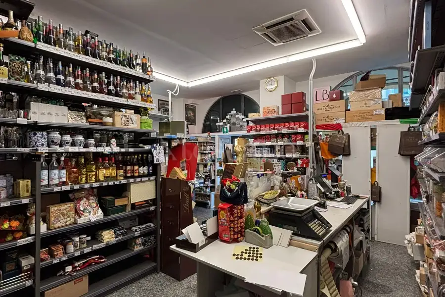 Negozio in vendita di 290 mq a €800.000 (rif. 8/2026)