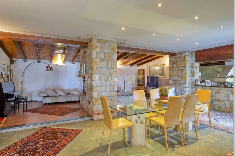 Villa in vendita di 270 mq a €630.000 (rif. 202/2026)