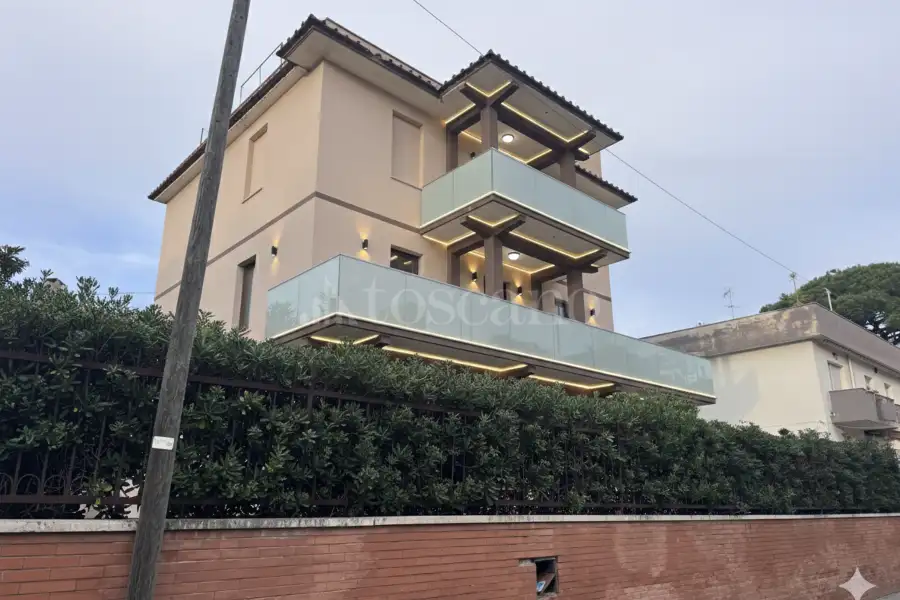 Palazzo in vendita di 380 mq a €869.000 (rif. 4/2026)