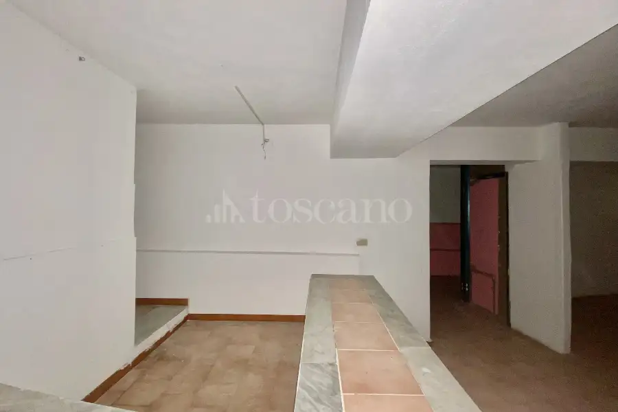 Posto Moto in vendita di 110 mq a €68.000 (rif. 4/2026)