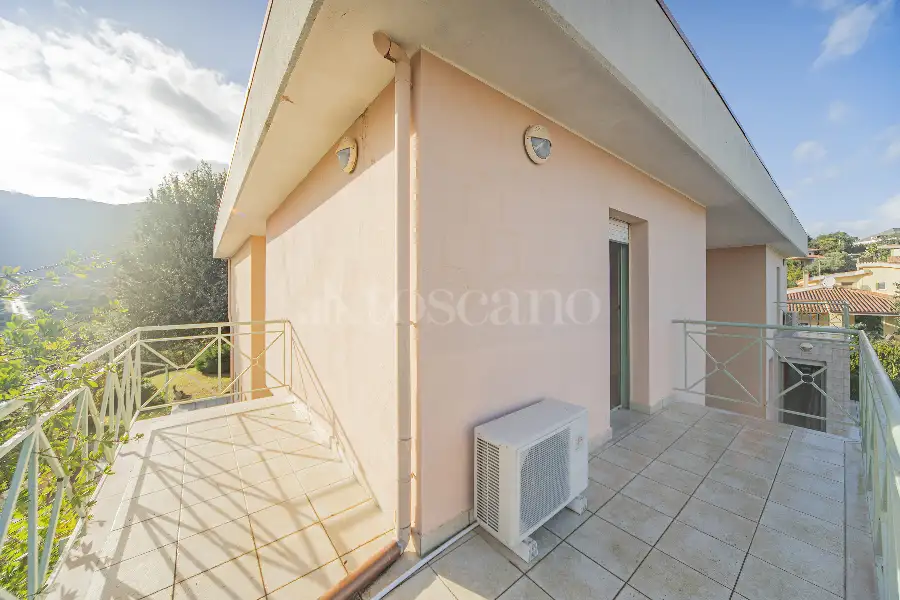 Villa in vendita di 500 mq a €990.000 (rif. 100/2025)