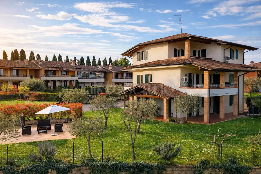 Villa in vendita di 630 mq trattativa riservata (rif. 8/2026)