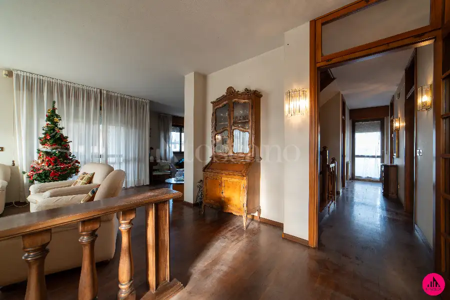 Casa Indipendente in vendita di 370 mq a €380.000 (rif. 8/2026)