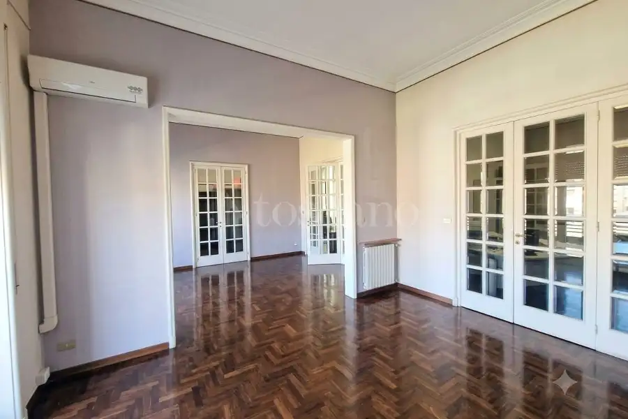 Casa in vendita di 295 mq a €1.350.000 (rif. 105/2026)