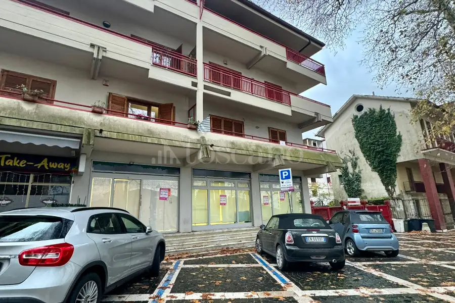 Negozio in affitto di 120 mq a €1.100 (rif. 91/2025)