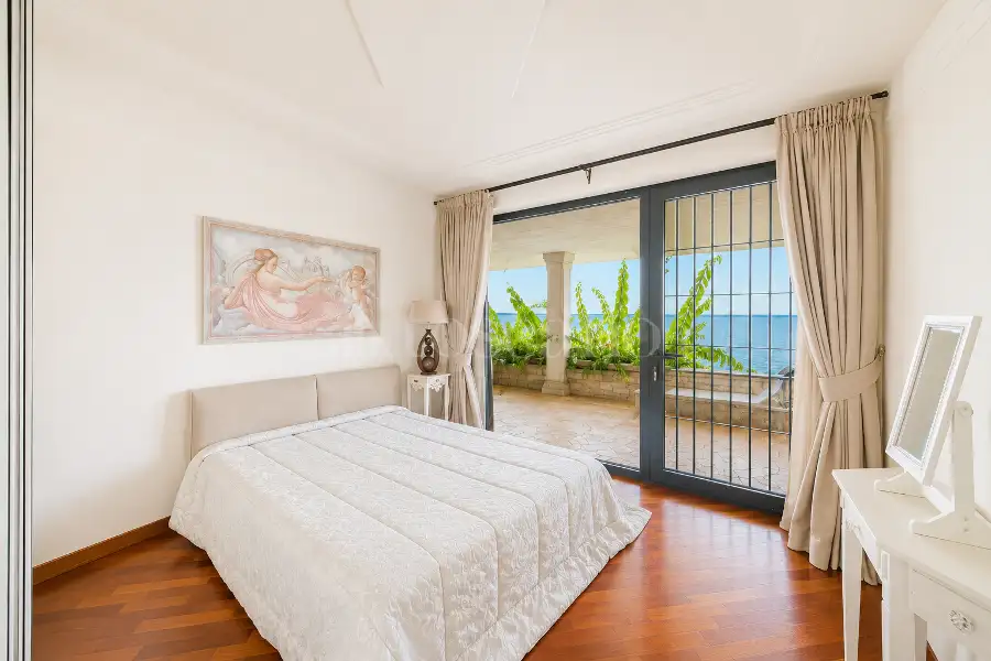 Villa in vendita di 750 mq a €6.400.000 (rif. 30/2024)
