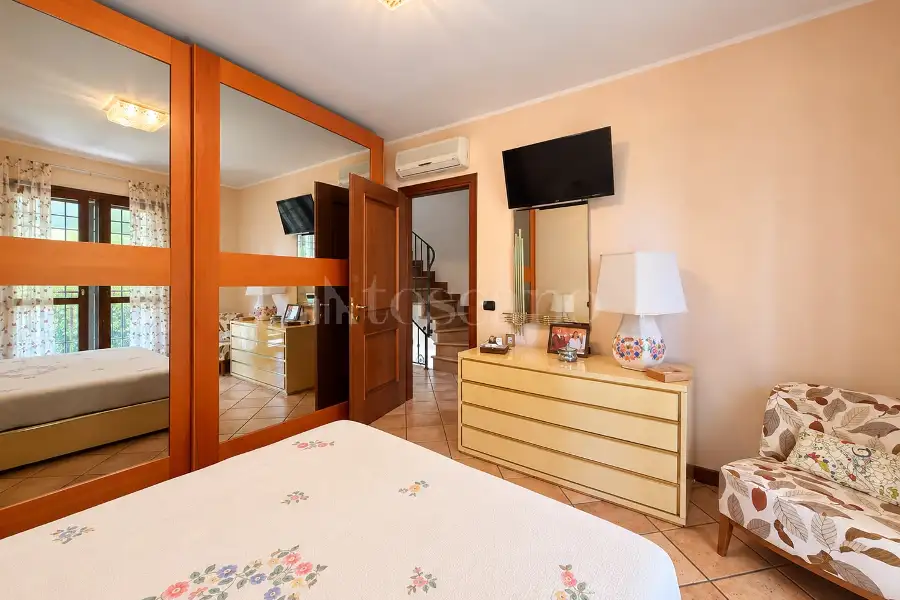 Villa Plurifamiliare in vendita di 220 mq a €545.000 (rif. 12/2026)