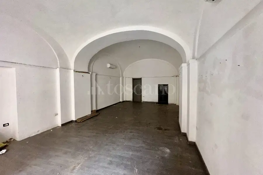 Negozio in affitto di 85 mq a €850 (rif. 19/2026)