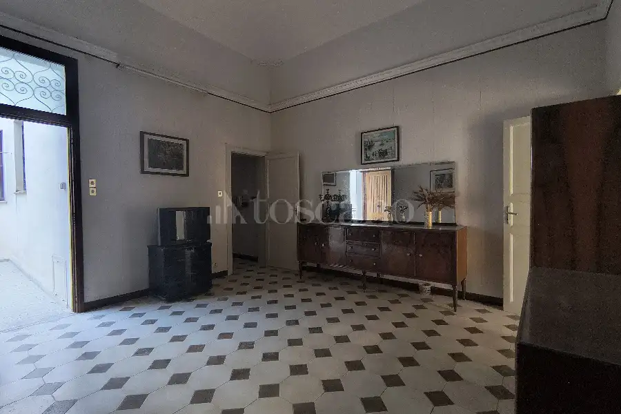 Palazzo in vendita di 585 mq a €338.000 (rif. 51/2026)