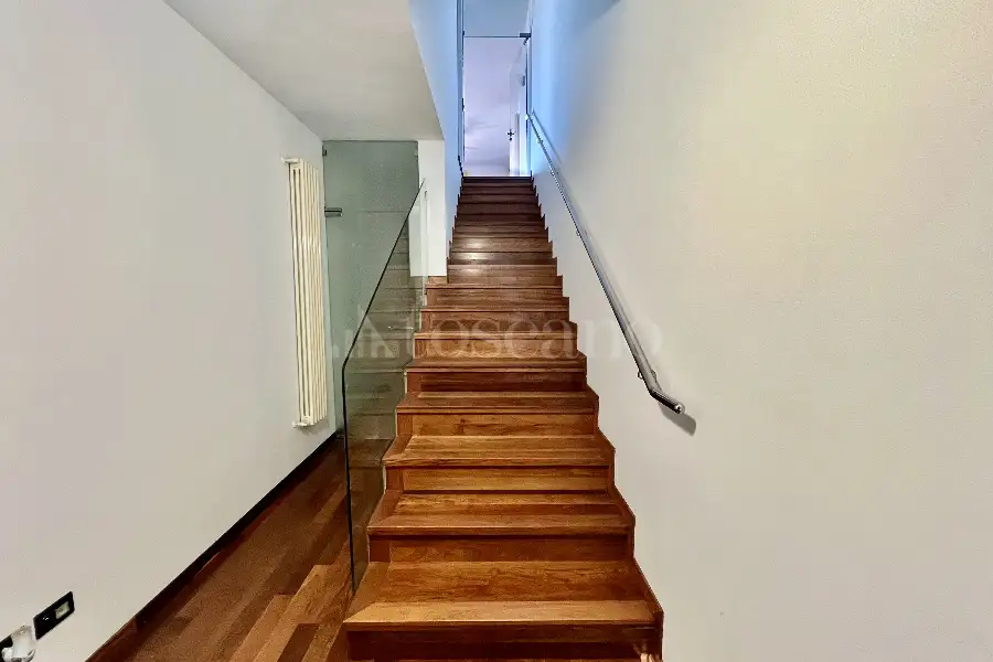 Villa Bifamiliare in vendita di 315 mq a €1.200.000 (rif. 7/2026)