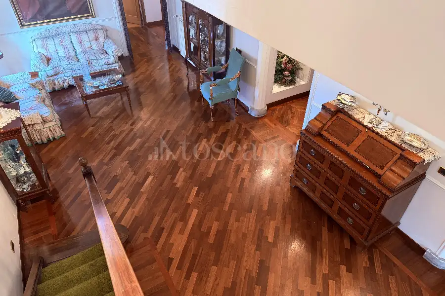 Attico in vendita di 250 mq a €990.000 (rif. 6/2026)