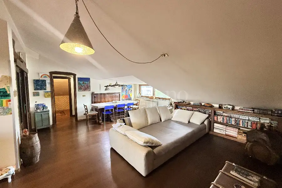 Attico in vendita di 230 mq a €189.000 (rif. 54/2026)