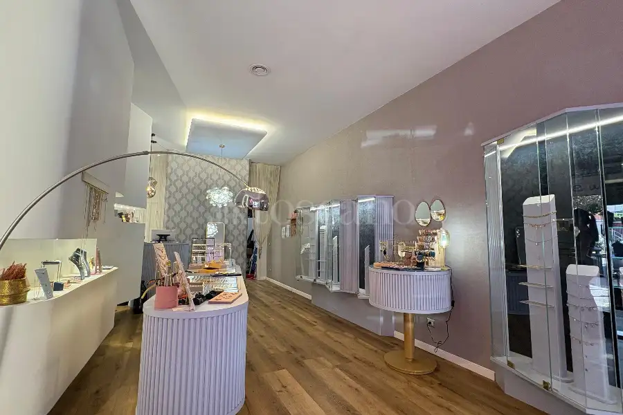Negozio in vendita di 50 mq a €245.000 (rif. 36/2025)