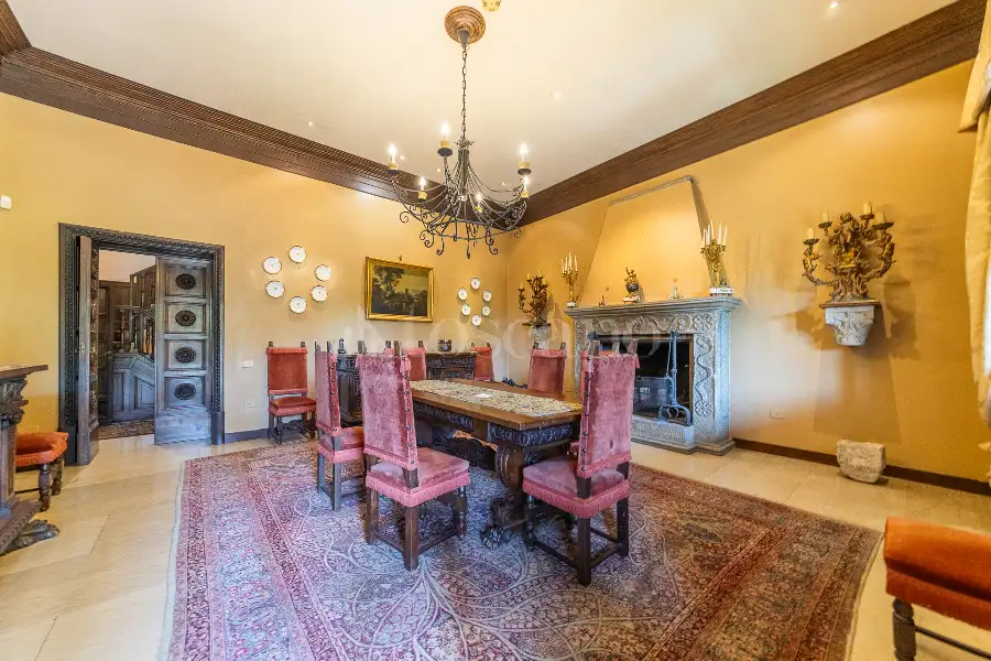 Villa in vendita di 750 mq a €1.950.000 (rif. 53/2026)