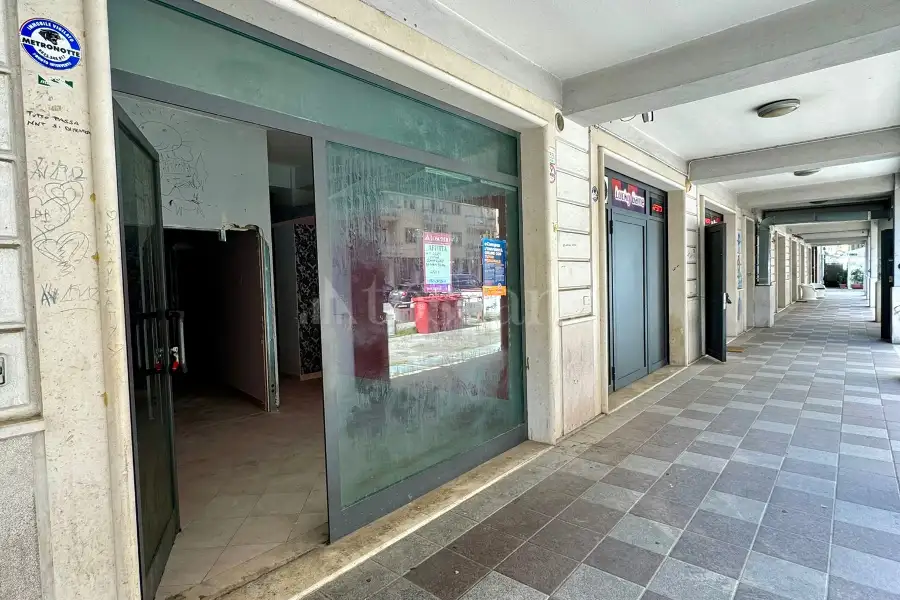 Negozio in affitto di 35 mq a €400 (rif. 41/2025)