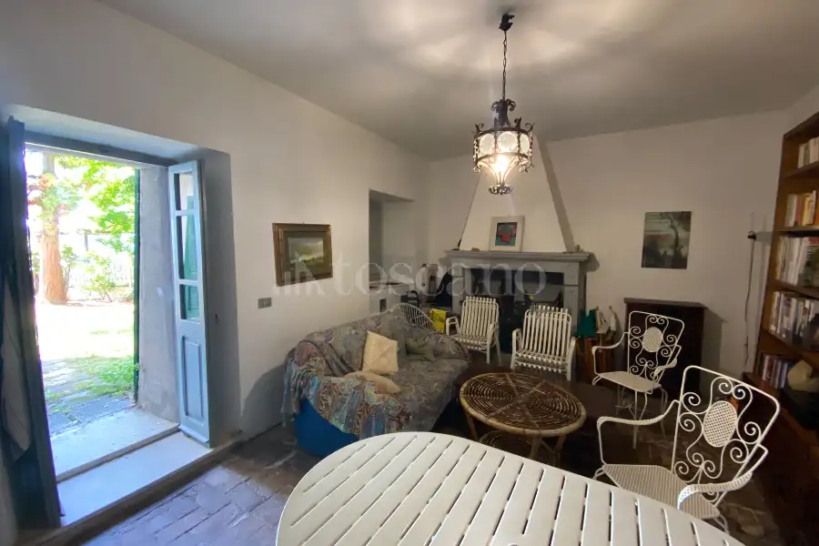 Palazzo in vendita di 250 mq a €75.000 (rif. 7/2025)
