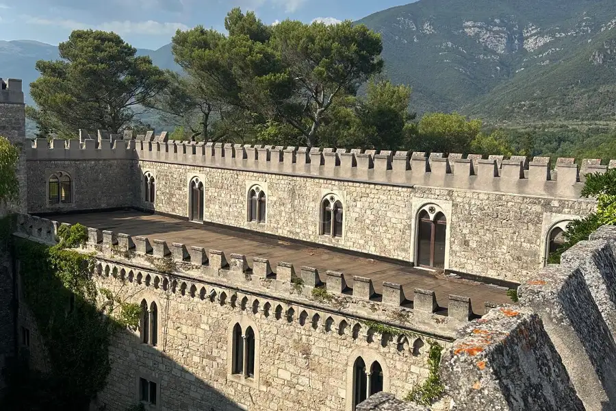 Palazzo in vendita di 3.000 mq trattativa riservata (rif. 69/2026)