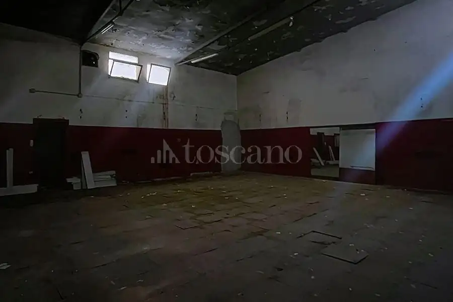 Negozio in vendita di 180 mq a €50.000 (rif. 92/2026)