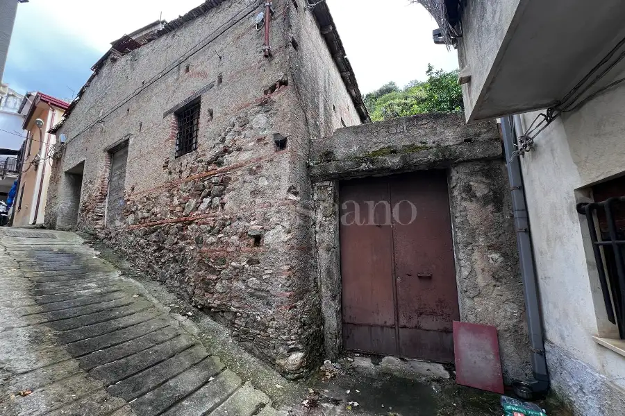 Edificabile Residenziali in vendita di 150 mq a €350.000 (rif. 21/2026)