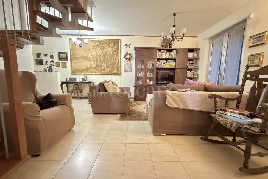 Attico in vendita di 160 mq a €289.000 (rif. 3/2026)