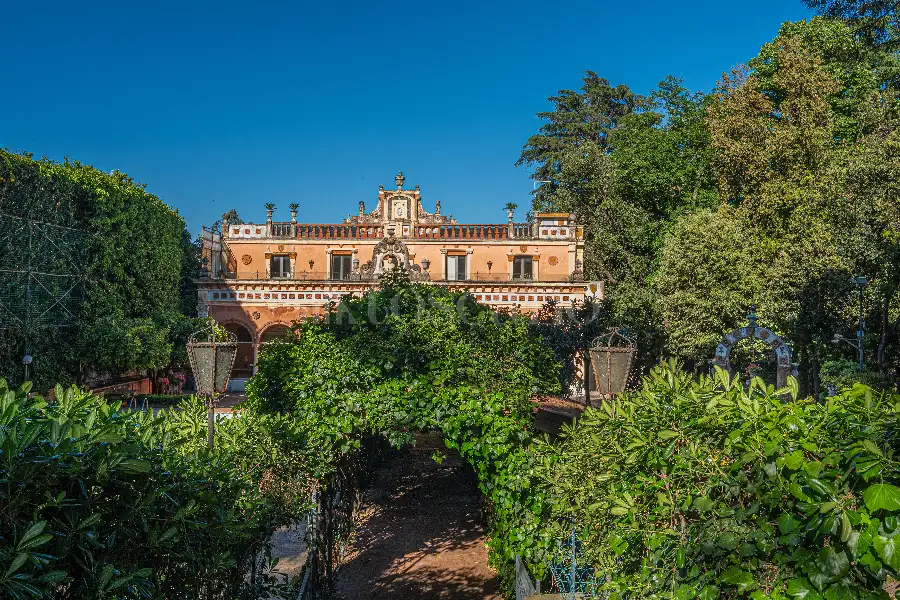 Villa in vendita di 1.200 mq a €4.250.000 (rif. 61/2026)