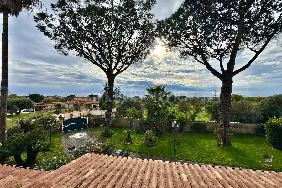 Villa in vendita di 300 mq a €445.000 (rif. 11/2025)