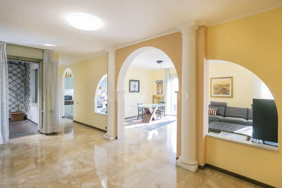 Casa in vendita di 400 mq a €2.500.000 (rif. 21/2025)