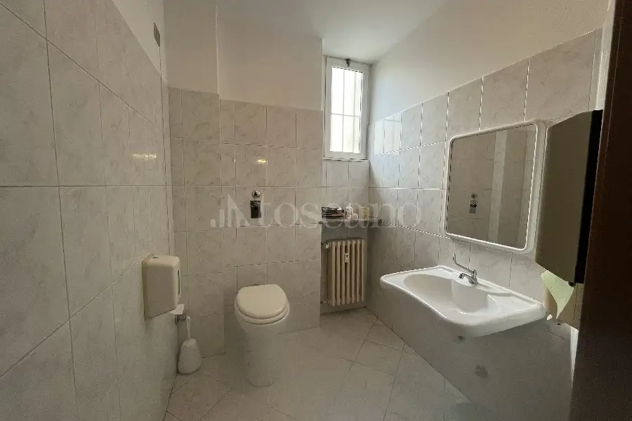 Negozio in vendita di 140 mq a €299.000 (rif. 25/2026)