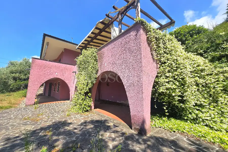 Villa in vendita di 200 mq a €780.000 (rif. 38/2026)