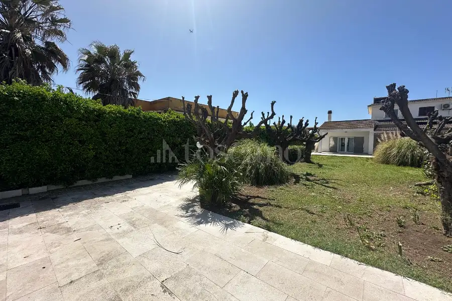 Villa Bifamiliare in vendita di 120 mq trattativa riservata (rif. 41/2026)