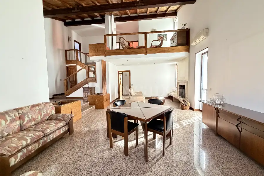 Villa in vendita di 400 mq a €870.000 (rif. 13/2026)