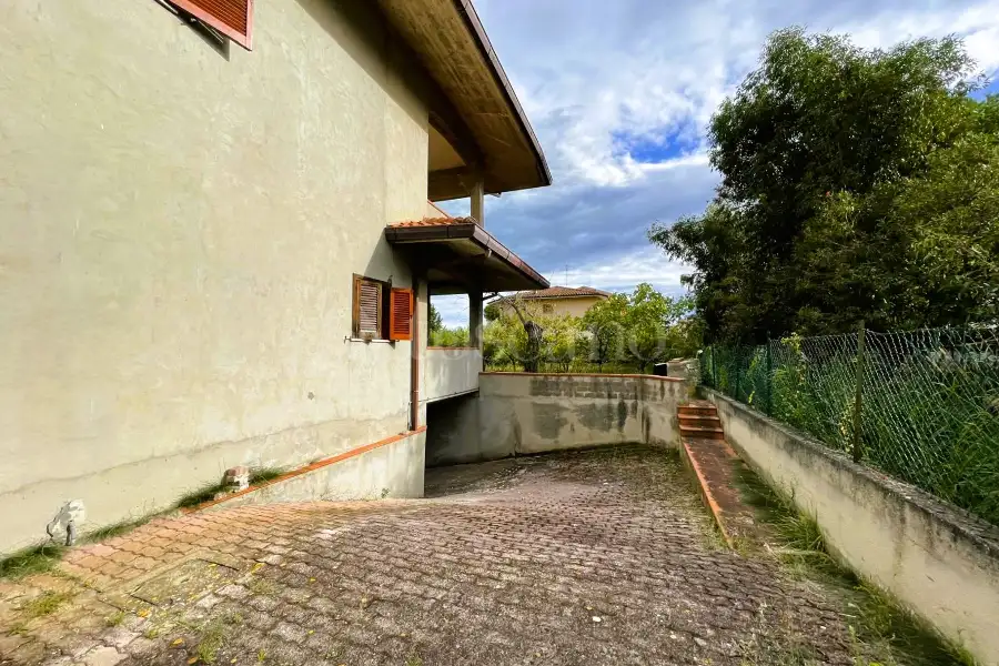 Villa in vendita di 305 mq a €650.000 (rif. 12/2025)