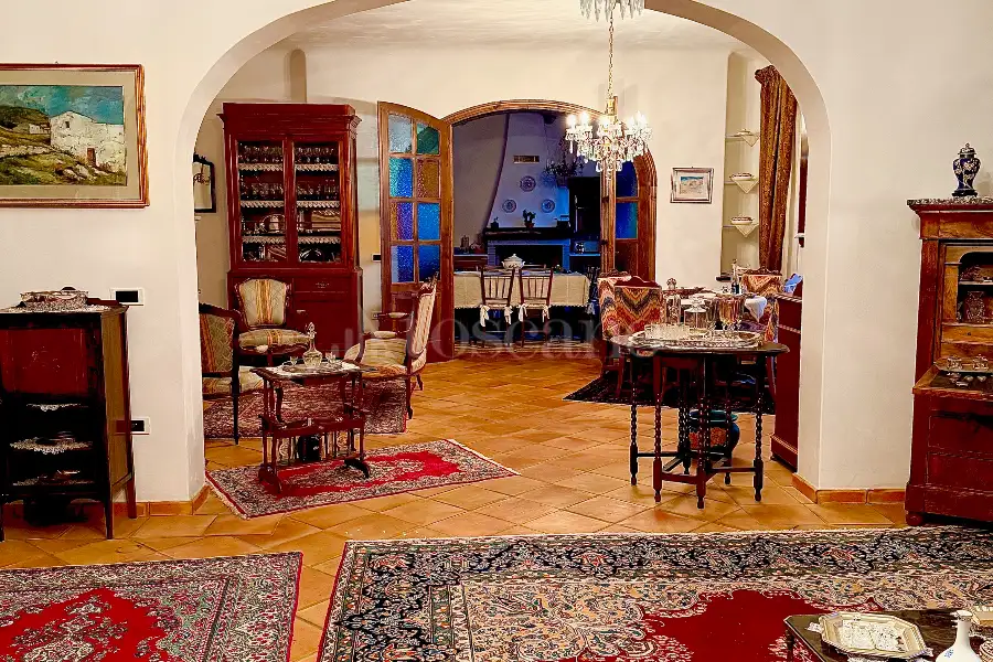 Villa in vendita di 600 mq a €430.000 (rif. 6/2026)