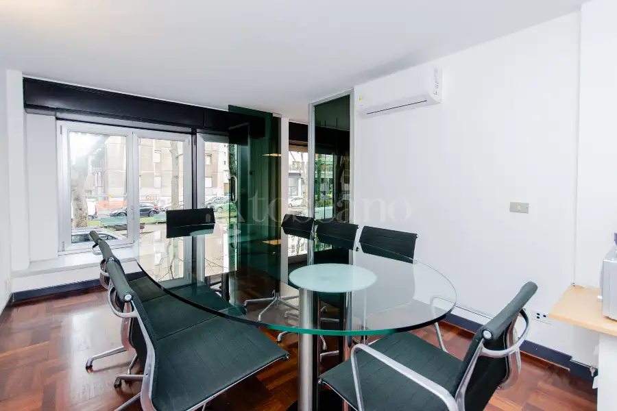 Ufficio in affitto di 210 mq a €5.300 (rif. 18/2025)