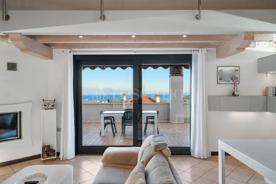 Villa in vendita di 350 mq a €1.200.000 (rif. 70/2025)