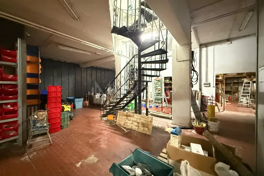 Negozio in vendita di 350 mq a €339.000 (rif. 6/2026)