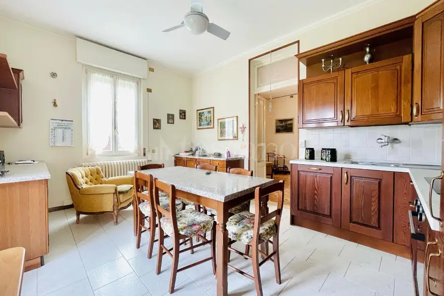 Villa Bifamiliare in vendita di 200 mq a €350.000 (rif. 7/2026)