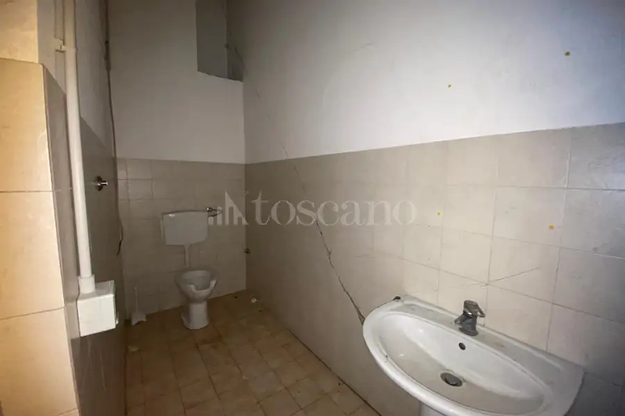 Magazzino in vendita di 1.000 mq a €289.000 (rif. 76/2026)