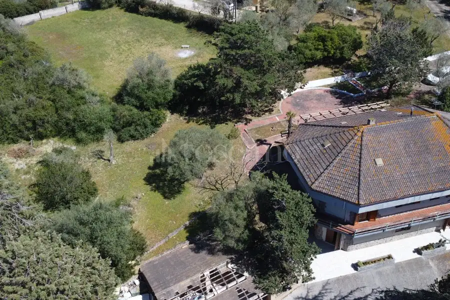 Casa Indipendente in vendita di 300 mq a €330.000 (rif. 24/2026)