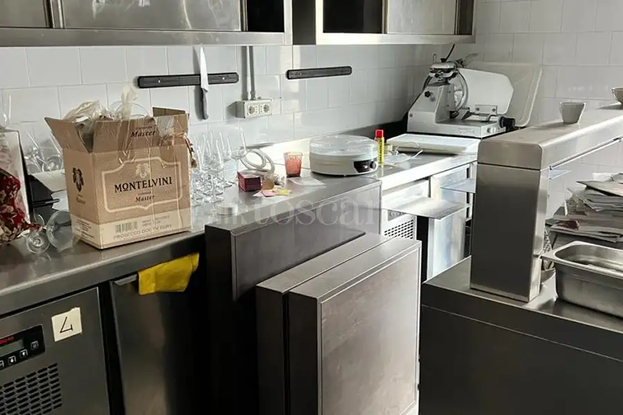 Negozio in affitto di 200 mq a €2.000 (rif. 76/2026)