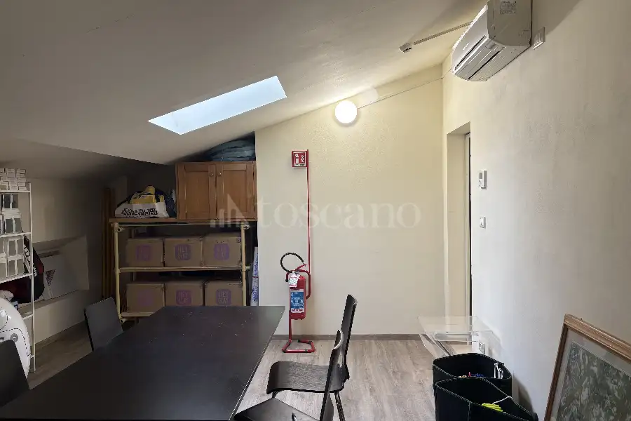 Stabile Uso Ufficio in vendita di 470 mq a €620.000 (rif. 62/2025)