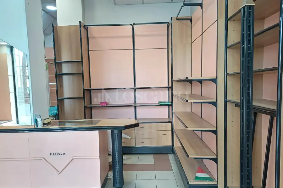 Negozio in vendita di 124 mq a €225.000 (rif. 4/2026)