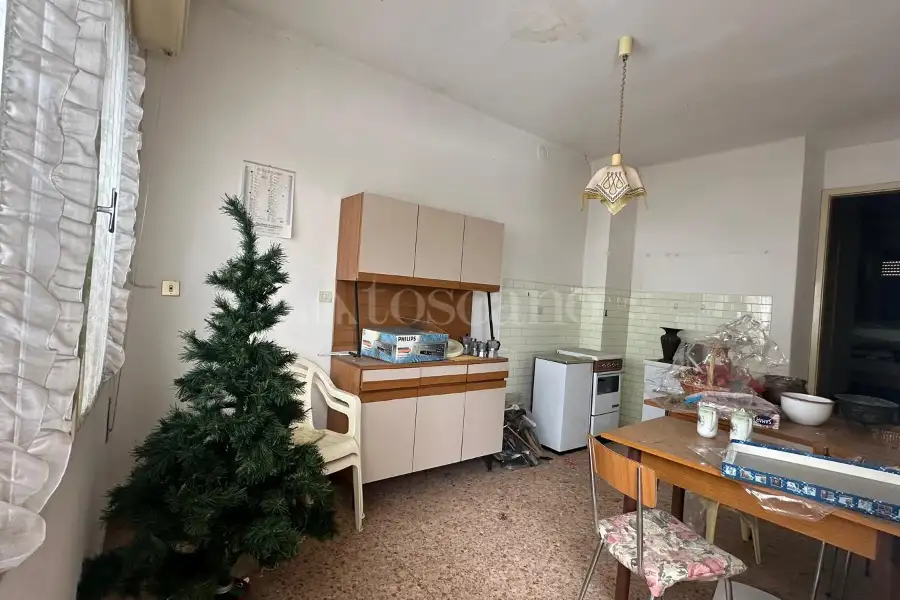 Palazzo in vendita di 330 mq a €300.000 (rif. 3/2026)