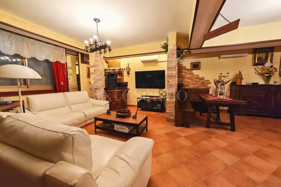 Villa Plurifamiliare in vendita di 260 mq a €489.000 (rif. 59/2026)