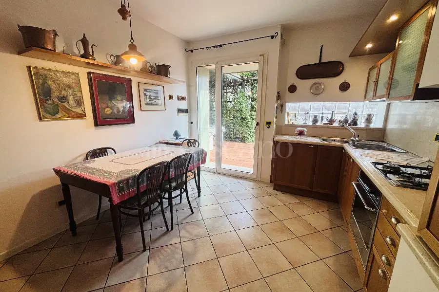 Villa Bifamiliare in vendita di 320 mq a €780.000 (rif. 65/2025)